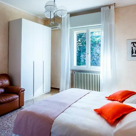 Bed & Breakfast Casa Guareschi *